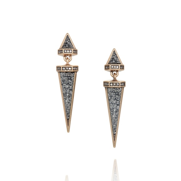 Chloe + Isabel Jewelry - Chloe + Isabel Amulet Linear Drop Earrings